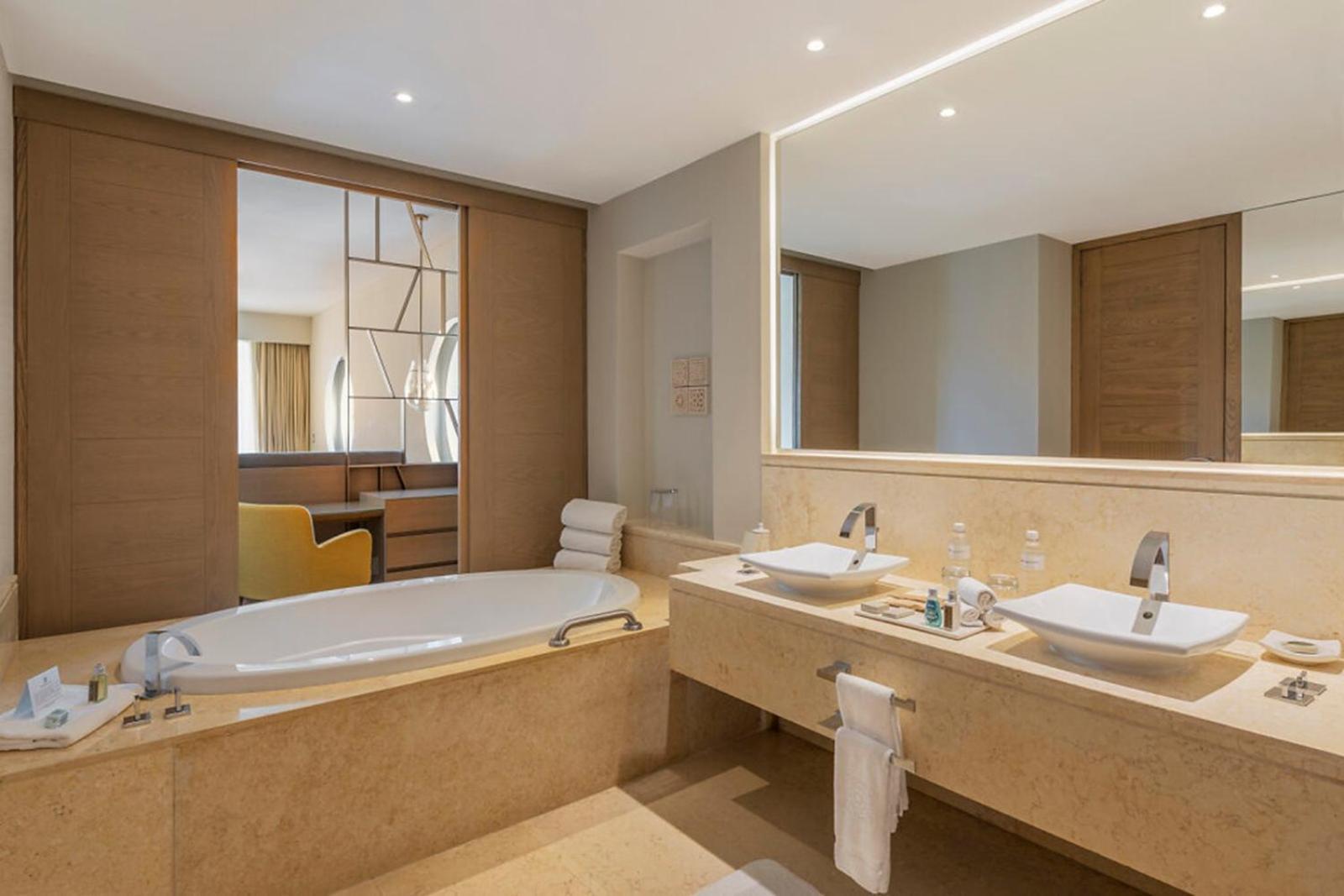 Suite Piscina Ambassador con Vista Oceano